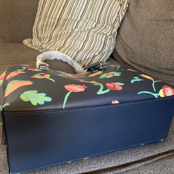 SOLD⛔️Authentic COACH Double faced floral leather tote - Picture 10 of 15